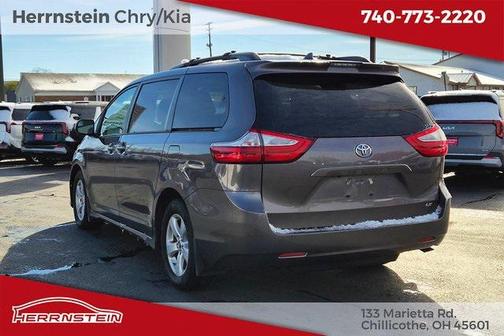 2019 Toyota Sienna LE