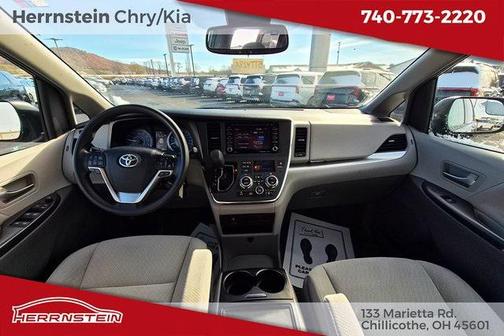 2019 Toyota Sienna LE