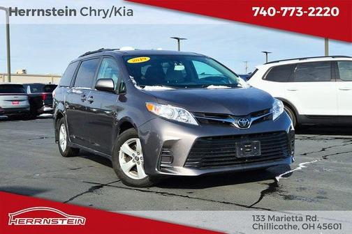 2019 Toyota Sienna LE