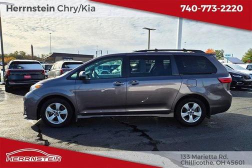 2019 Toyota Sienna LE