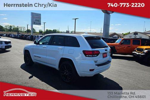 Bright White Clearcoat 2021 Jeep Grand Cherokee Laredo