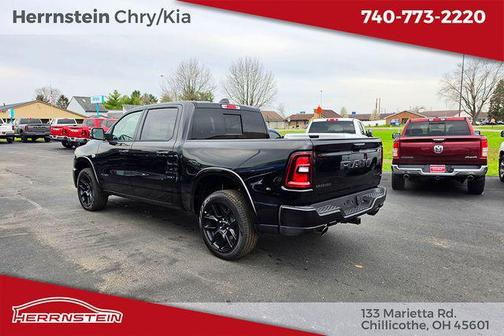 Diamond Black Crystal Pearlcoat 2026 RAM 1500 Laramie