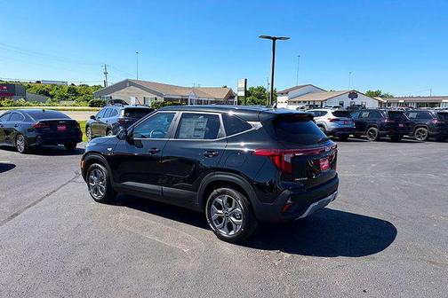 Fusion Black 2026 Kia Seltos LX