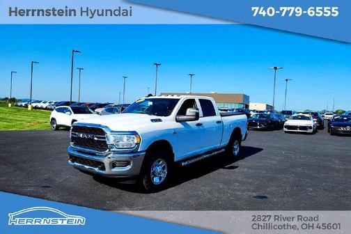 Bright White Clearcoat 2024 RAM 3500 Tradesman Crew Cab 4x4 6'4' Box