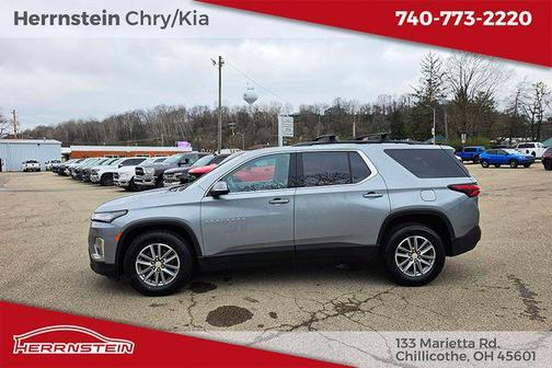 Sterling Gray Metallic 2023 Chevrolet Traverse LT Cloth