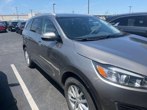Titanium Silver 2017 Kia Sorento LX