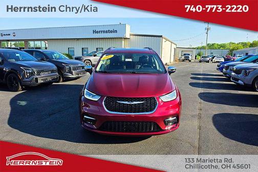 Velvet Red Pearlcoat 2023 Chrysler Pacifica Limited
