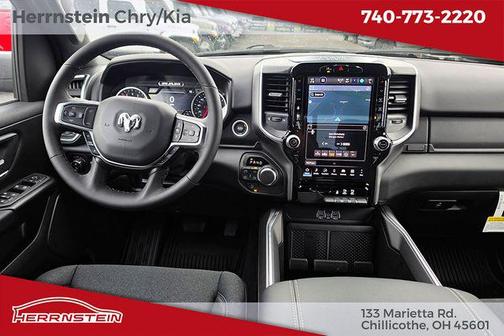 Diamond Black Crystal Pearlcoat 2026 RAM 1500 Big Horn/Lone Star