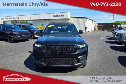 Diamond Black Crystal Pearlcoat 2023 Jeep Grand Cherokee Altitude