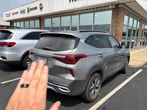 Steel Gray 2023 Kia Seltos EX