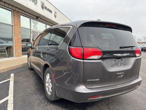 2023 Chrysler Voyager LX