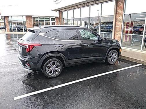 Fusion Black 2024 Kia Seltos S