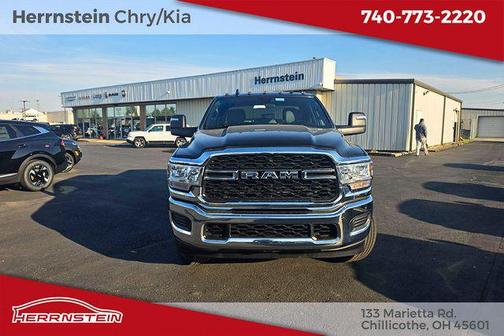 Diamond Black Crystal Pearlcoat 2024 RAM 2500 Tradesman Crew Cab 4x4 6'4' Box