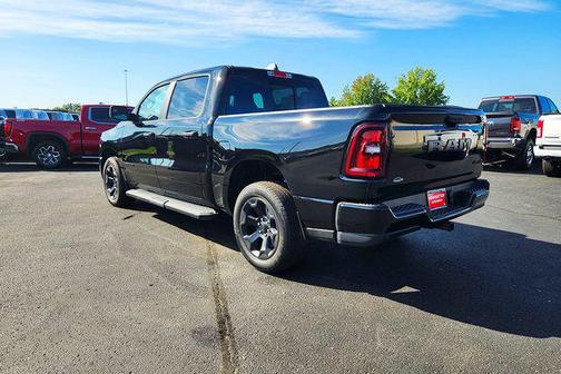 Diamond Black Crystal Pearlcoat 2026 RAM 1500 Express