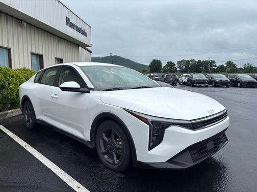 Snow White Pearl 2025 Kia K4 LXS