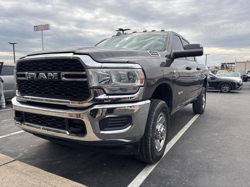 2020 RAM 2500 Tradesman Crew Cab 4X4 6'4' Box