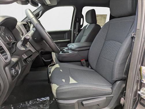 2025 RAM 2500 Tradesman Crew Cab 4x4 6'4' Box