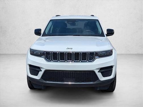 Bright White Clearcoat 2024 Jeep Grand Cherokee Laredo