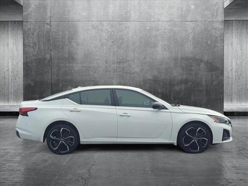 2023 Nissan Altima SR Intelligent AWD