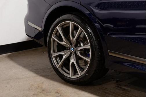 2022 BMW X7 M50i