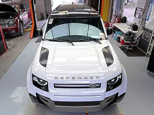 2024 Land Rover Defender 130 P400 X-Dynamic SE