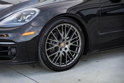 2023 Porsche Panamera 4