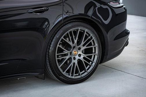 2023 Porsche Panamera 4