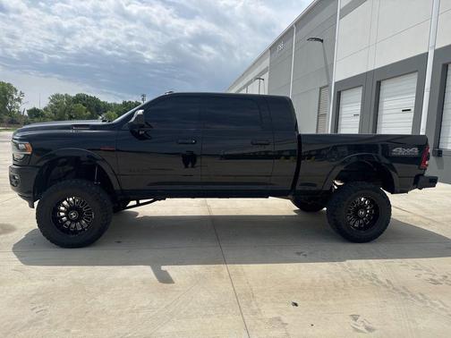 Diamond Black Crystal Pearlcoat 2020 RAM 2500 Laramie Mega Cab 4x4 6'4' Box
