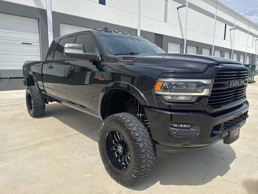 Diamond Black Crystal Pearlcoat 2020 RAM 2500 Laramie Mega Cab 4x4 6'4' Box