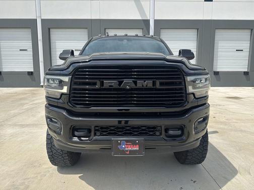 Diamond Black Crystal Pearlcoat 2020 RAM 2500 Laramie Mega Cab 4x4 6'4' Box