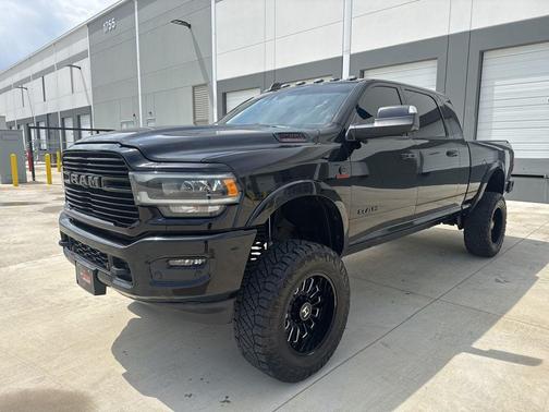 Diamond Black Crystal Pearlcoat 2020 RAM 2500 Laramie Mega Cab 4x4 6'4' Box