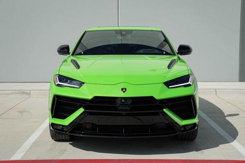 Green 2024 Lamborghini Urus S