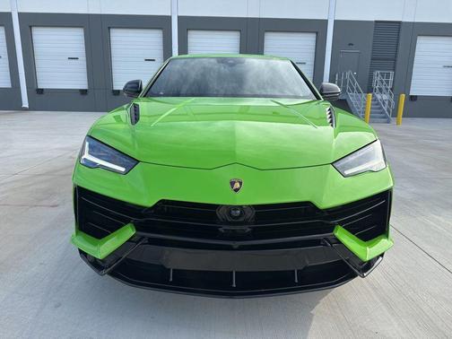 Green 2024 Lamborghini Urus S