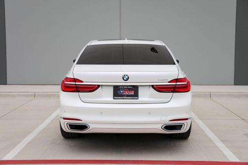 White Metallic 2018 BMW 740 740i