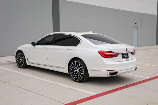 White Metallic 2018 BMW 740 740i