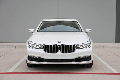 White Metallic 2018 BMW 740 740i