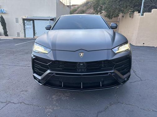 2022 Lamborghini Urus Graphite Capsule