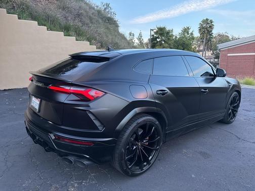 2022 Lamborghini Urus Graphite Capsule
