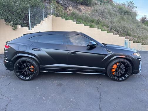 2022 Lamborghini Urus Graphite Capsule