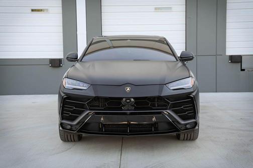 2022 Lamborghini Urus Graphite Capsule