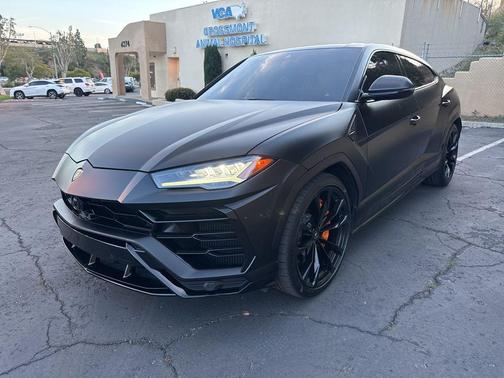 2022 Lamborghini Urus Graphite Capsule
