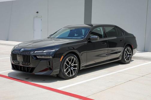 Black Sapphire Metallic 2024 BMW 740 740i