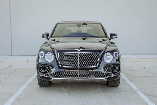 Black 2018 Bentley Bentayga W12 Signature