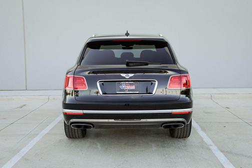 Black 2018 Bentley Bentayga W12 Signature