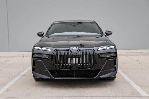 Black Sapphire Metallic 2024 BMW 740 740i