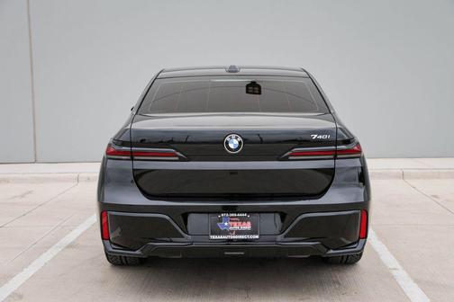 Black Sapphire Metallic 2024 BMW 740 740i