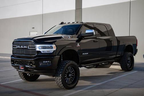 Diamond Black Crystal Pearlcoat 2021 RAM 2500 Laramie