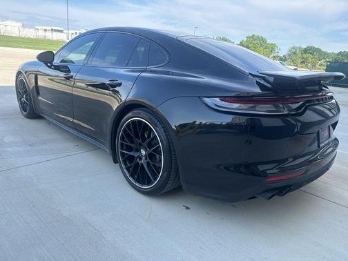 Jet Black Metallic 2021 Porsche Panamera Base