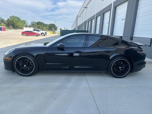 Jet Black Metallic 2021 Porsche Panamera Base