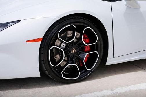 White 2019 Lamborghini Huracan LP580-2S